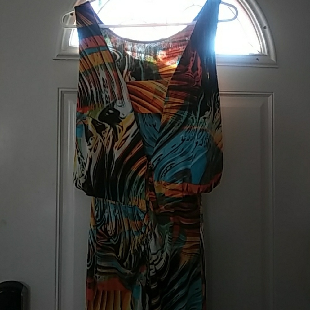Dresss - Picture 2 of 4